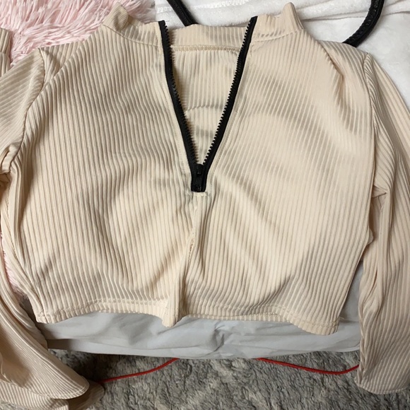 Cream 2 piece set - Picture 3 of 4